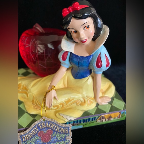 Jim Shore Showcase Disney Traditions Figure SNOW WHITE “A Tempting Offer” Apple - Picture 4 of 16